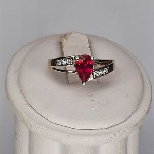 Elegant Yellow Gold Red Gemstone Ring